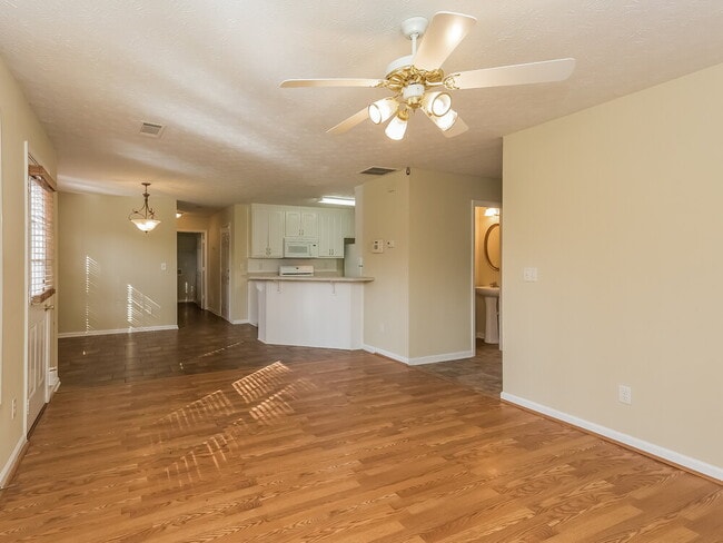 Photo - 865 Simon Ive Dr