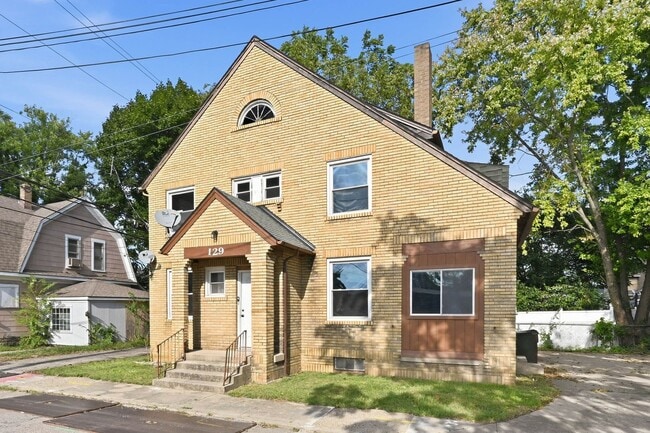 129 S King St