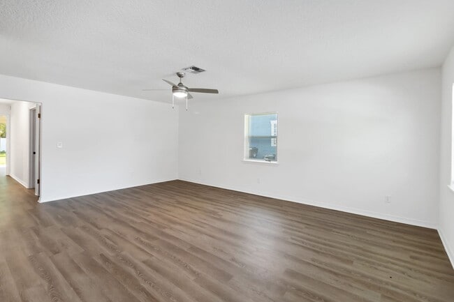 Photo - MOVE IN SPECIAL- Beautiful Newly Renovated 2/1 Duplex in St. Cloud - No HOA