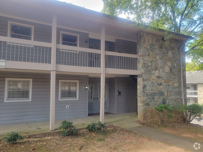 Building Photo - Two bedroom/one bath condo available immed...