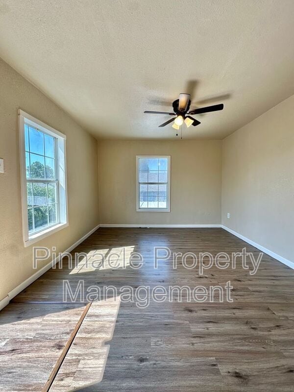 Photo - 715 E Harris Ave