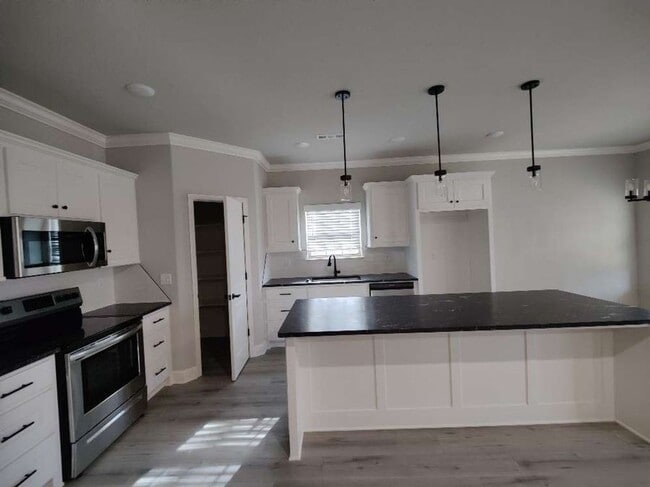 Photo - 19 Ventnor Cir