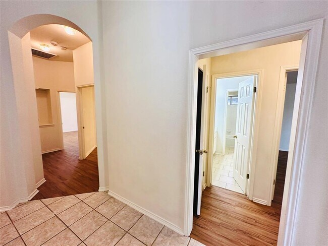 Photo - 1101 Hunter's Creek Dr