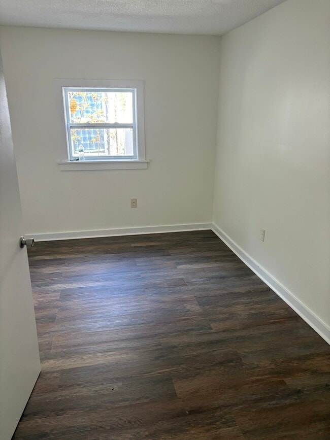 Photo - 617 W 41st St