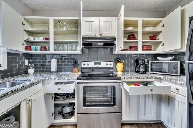 Photo - 1695 Wynndowne Trail