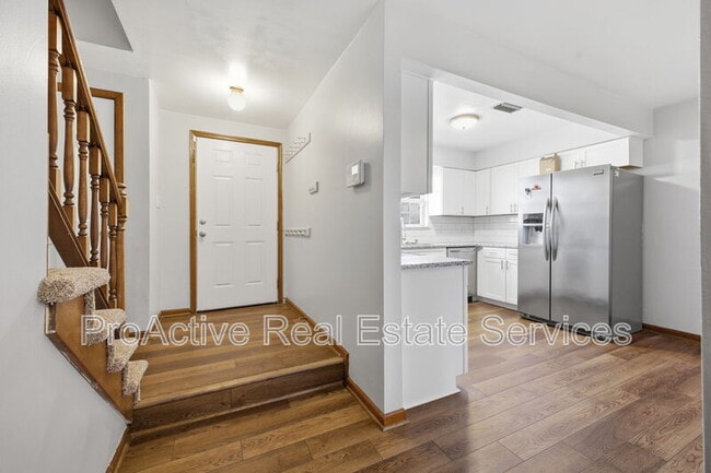 Photo - 815 Montrose Ct