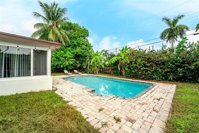 Photo - 919 SE 17th St