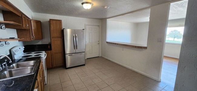 Photo - ALL PROSPECTIVE TENANTS MUST SUBMIT A ON L...