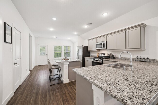 Photo - 1600 Portia Ln