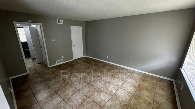 Photo - 3250 Amselle Cir