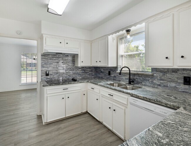 Photo - 9418 Brooding Oak Cir