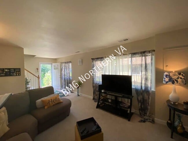 3866 Manzanita Pl