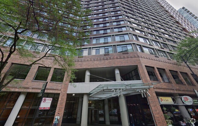 Building Photo - 211 E Ohio St Unit 1013 Rental