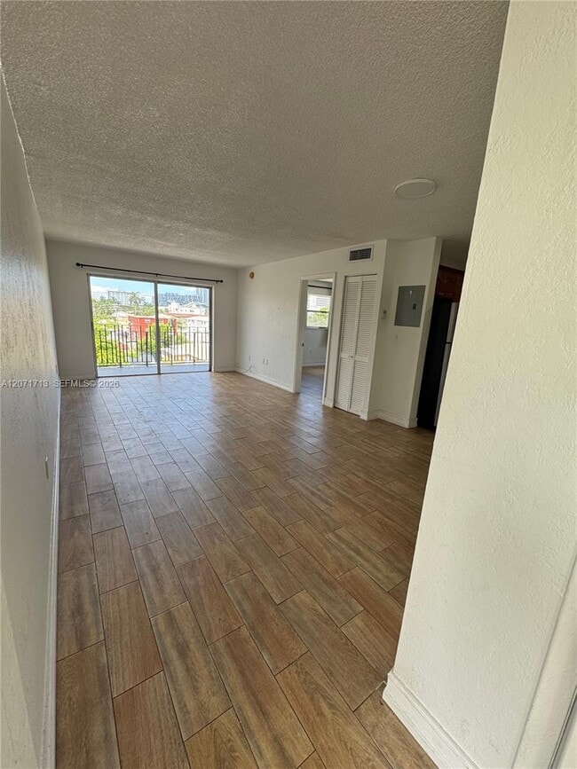Photo - 444 SW 4th St Unit 402
