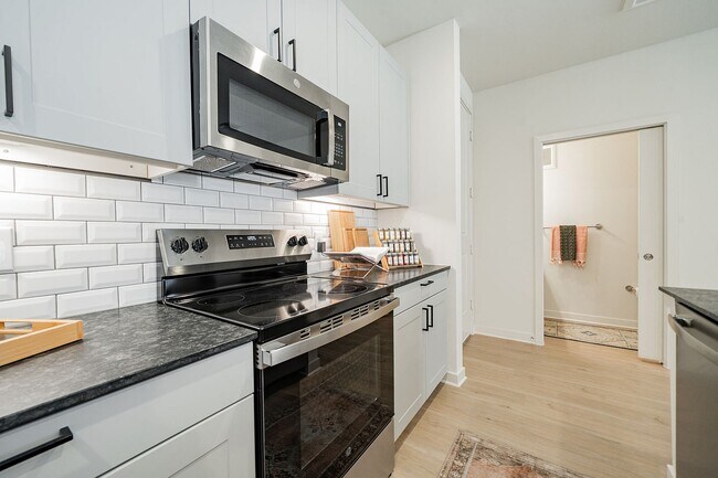 Kitchen - Marlowe Corinth Groves