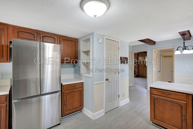 Photo - 321 Shaftesbury Ln