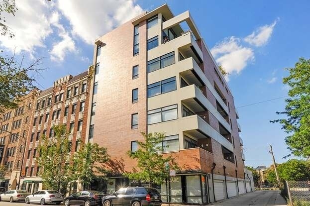 Photo - 834 W Montrose Ave Condo
