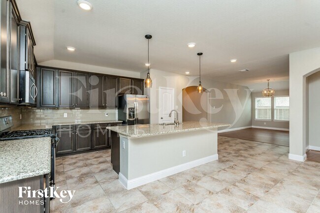 Photo - 605 England St