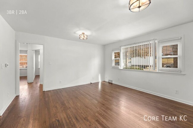 Photo - 3906 Booth St