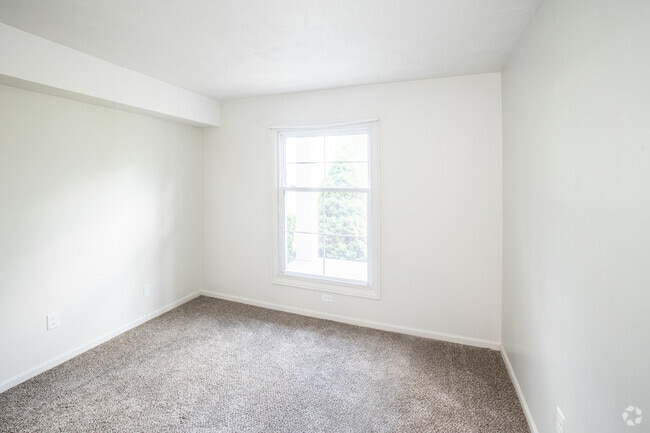 2BR, 1BA - 1,100SF - Bedroom