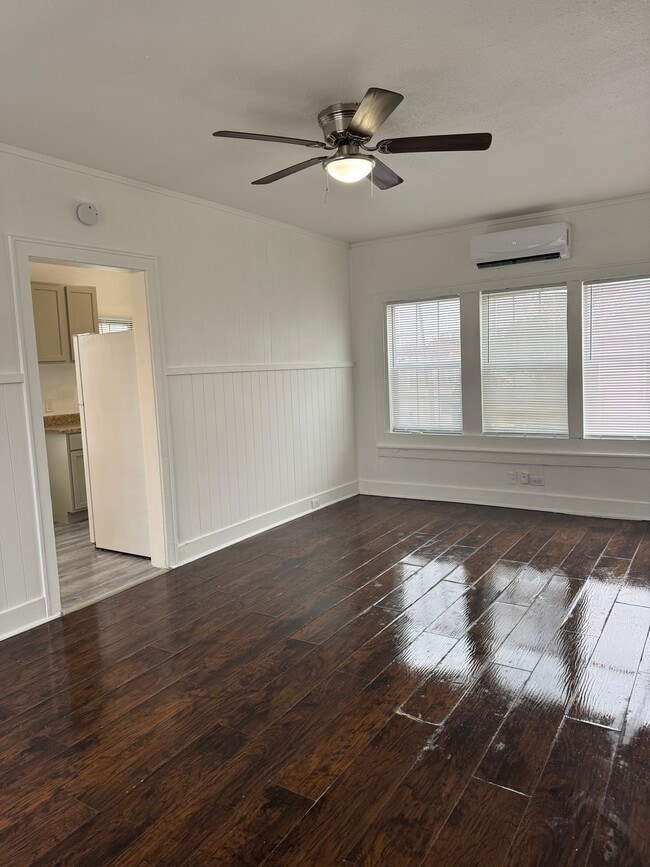 Building Photo - 2202 Cincinnati Ave Unit 2202 Rental