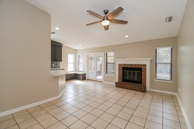 Photo - 13343 Currituck Dr N