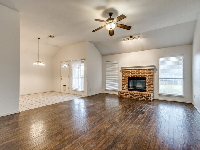Photo - 1717 Foxfire Rd
