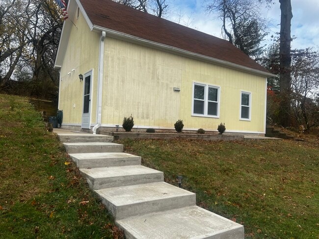 Building Photo - 18 Harmony School Rd Unit 1