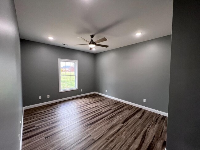 Photo - Twin Oaks Drive