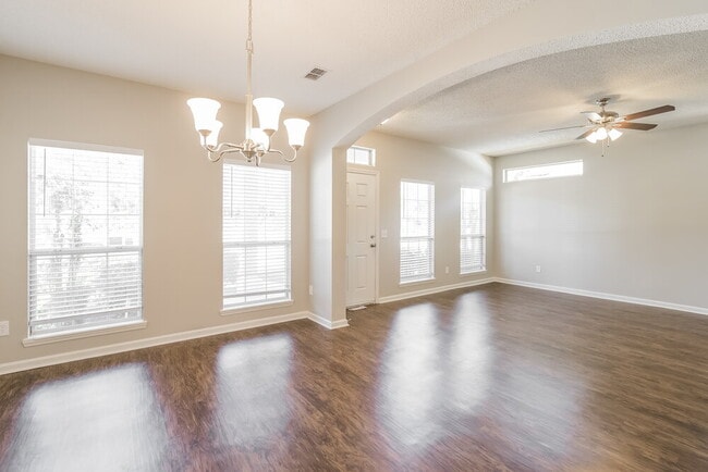 Photo - 8413 Staplehurst Dr W