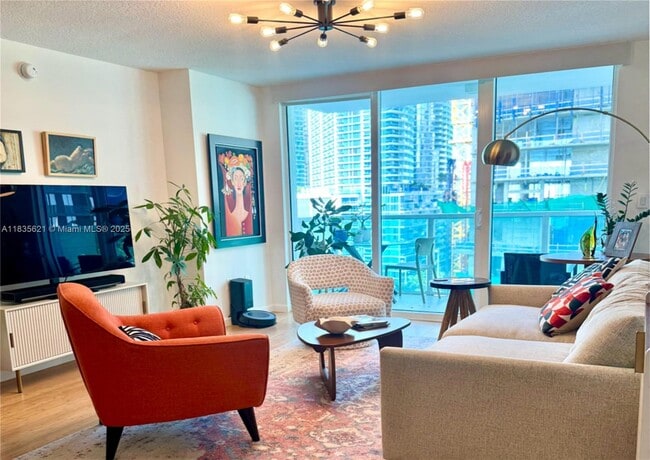 Building Photo - 31 SE 5th St Unit 1708