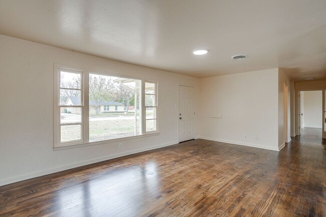 Photo - Ready for New Tenant- 3 Bedroom, 1.5 Bath in NRH- Birdville ISD- 76108