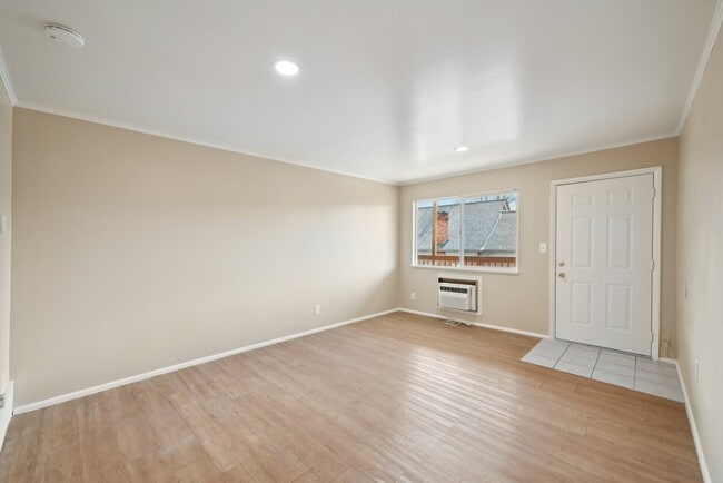 Photo - 2180 S Lake St Unit 8