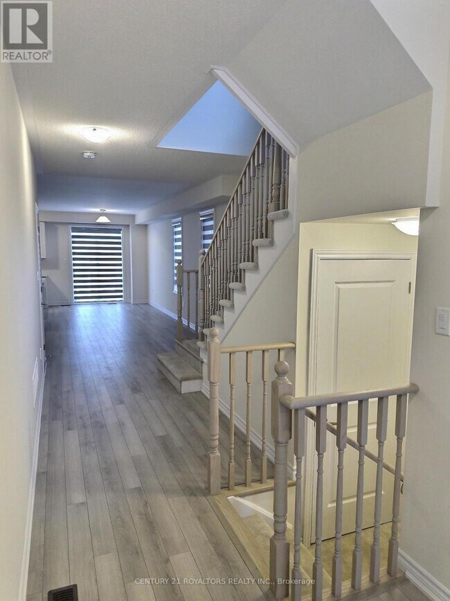 Photo - 93 McGill Ave