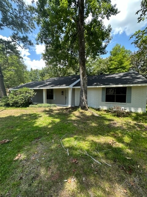 Front View - 212 Scotchpine Dr