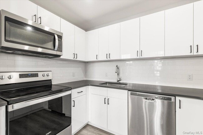 Photo - 49 Beekman Ave Unit 2