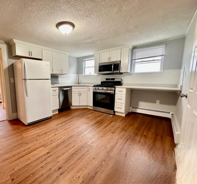 30 Hawthorne St Unit 3 floor