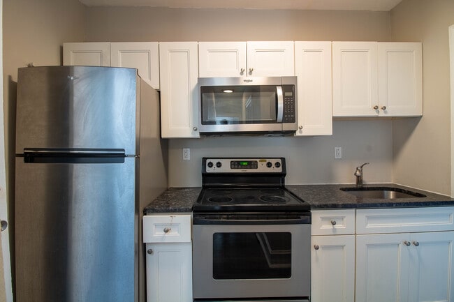 Photo - 711 N 63rd St