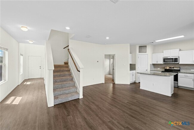Photo - 513 Circle Wy