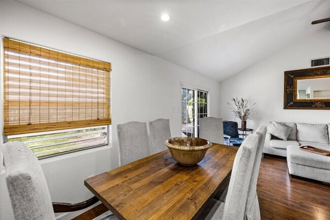 Photo - 2512 Azalea Ct