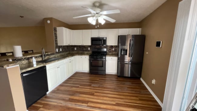 Building Photo - 593 Lazelle Rd Rental
