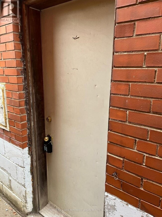 Photo - 98 Frontenac Ave