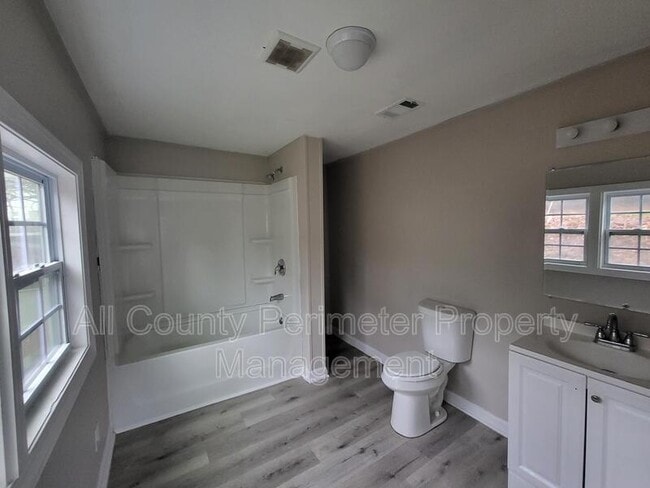 Photo - 2308 Lakewood Ave SW Unit A