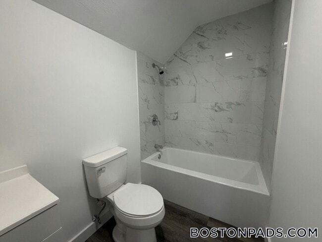 Photo - 197 S Main St Unidad 5