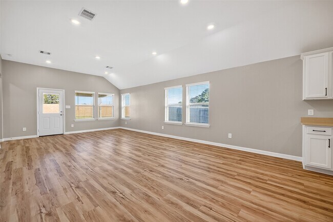 Photo - 5403 Tourmaline Wy