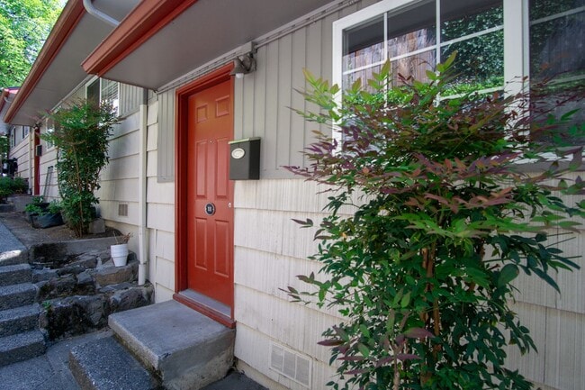 Building Photo - John's Landing Corner 2-Bedroom w W/D & De... Unit 11 Rental