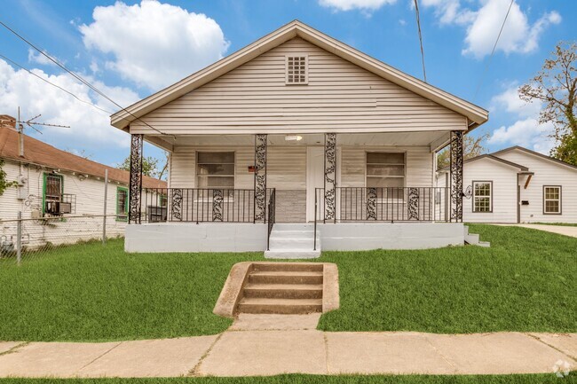 Building Photo - COMING SOON! 3 Bed 1 Bath House in Dallas TX!