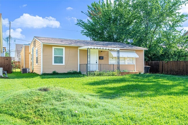 Photo - 1726 Du Barry Ln