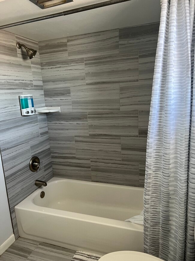 Photo - 510 Driftwood Cir W