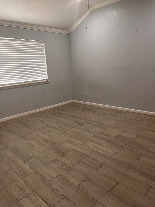 Photo - 11714 Lamprey St